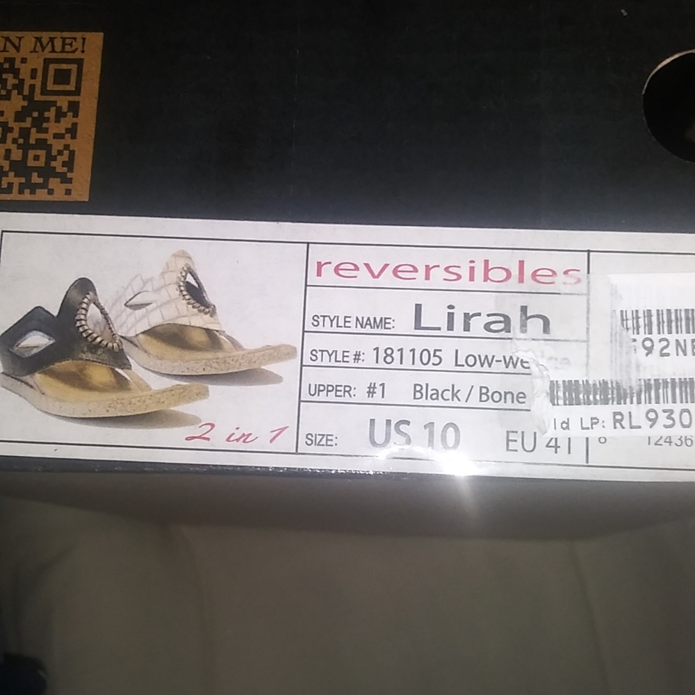 Reversible  sandles sz 10 ..new in box. Blk/beigh .org. $117.00 selling $45